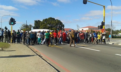 Shops close due to taxi protest
