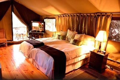 Ontspan by Chandelier vir Vrouedag