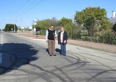 Straatrenne onwettig en gevaarlik
