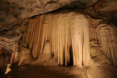 Komitee sal Kango-grotte ondersoek