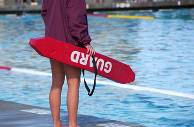 Calling lifesavers and strong swimmers