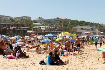 Plett Rage gives to charity