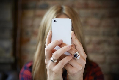 Selfie kaalfoto's van tieners ondersoek