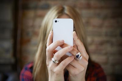Selfie kaalfoto's van tieners ondersoek
