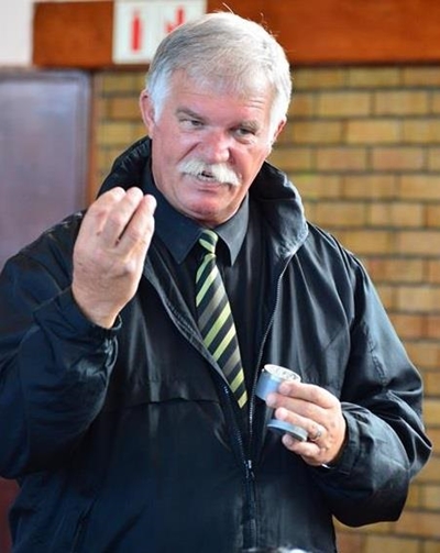 Belanghebbendes byeen oor 'dwelmmonster'