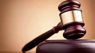 2 polisiebeamptes in hof vir moord
