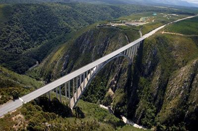 Bloukrans Bungy gets top tourism title