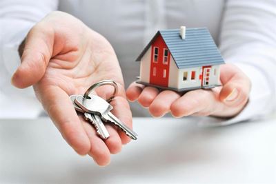 How to stay safe when selling real estate