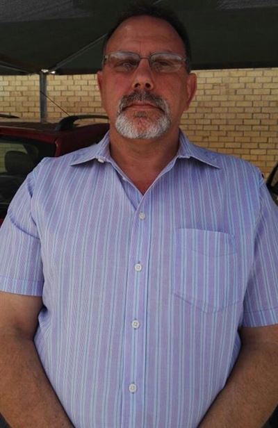 Prokureur agter tralies vir bedrog