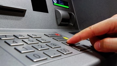 Tourist conned at ATM