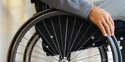 Munisipaliteit help met rolstoele