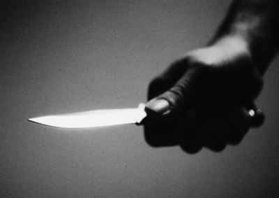 Leerder met mes aangeval & beroof
