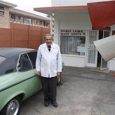 George se bekendste barbier sterf