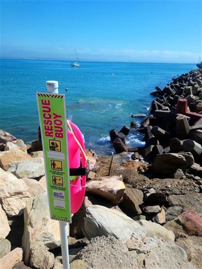 Report the theft of pink rescue buoys
