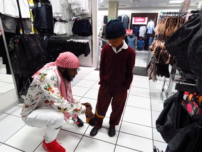 Local born rising rap star 'pays it forward' 