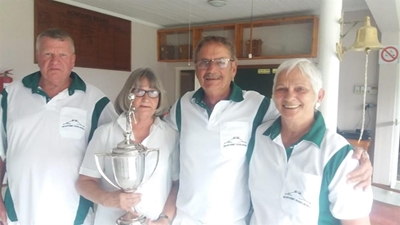 Bowls legend hands over reins