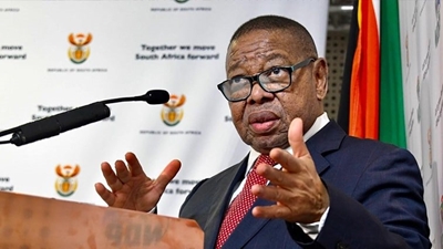 Nzimande condemns violent disruptions at Cape varsities