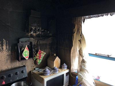 Middeljarige paartjie ontduik vlamme