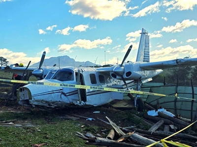 Light aircraft does emergency landing in Thembalethu