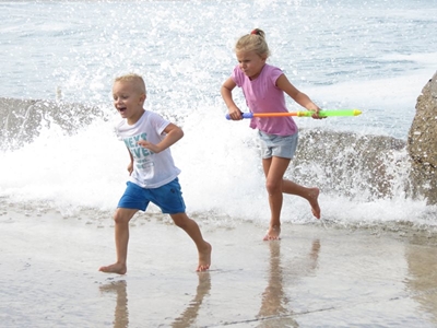 Kinderpret by Stilbaai se hawemuur