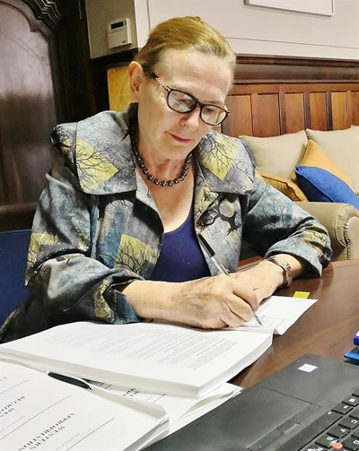 Gogo Helen signs off