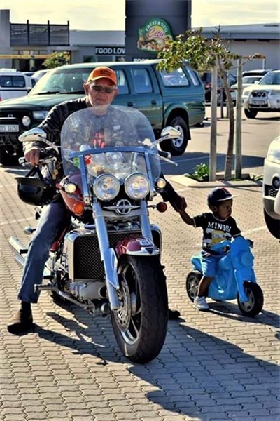 Reguit 'biker' het altyd graag gehelp