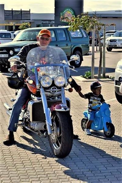 Reguit 'biker' het altyd graag gehelp