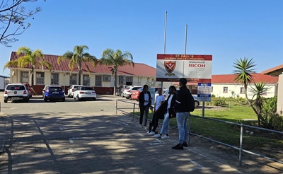 Tradisioneel Afrikaanse skool word Engels