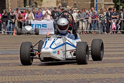 Students set acceleration record
