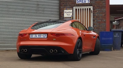 Jaguar F-Type Coupé cat defies the norm [VIDEO]