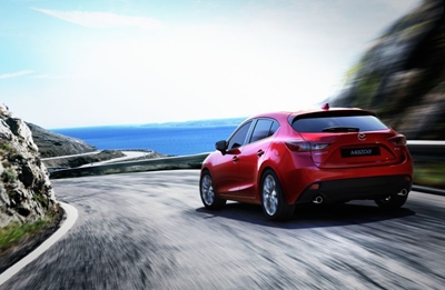Mazda’s 3 plays a game of Golf