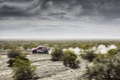 Tragedy and triumph on Dakar Day 3
