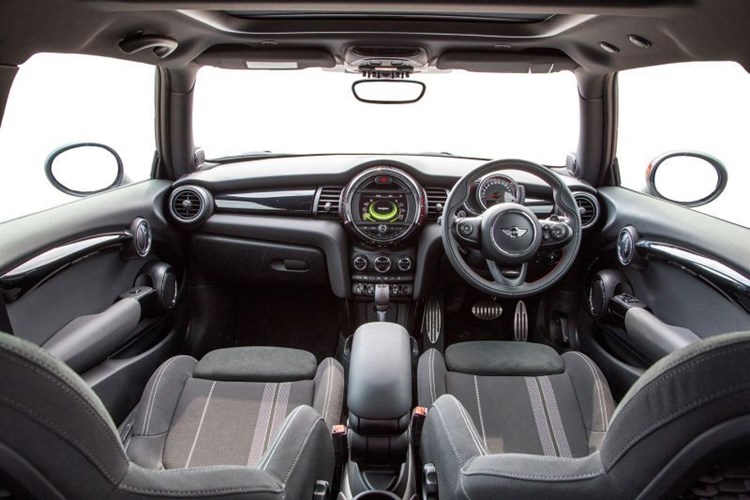 autodealer_1551_2.jpg