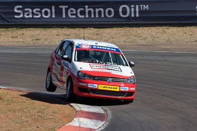 Wheel-to-wheel action at Zwartkops