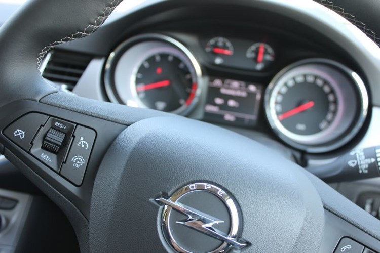 autodealer_2125_3.jpg