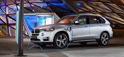 BMW’s X5 goes green