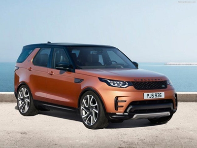 New Land Rover Discovery shows its moves