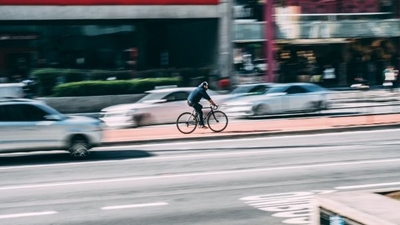 Driving safely with cyclists