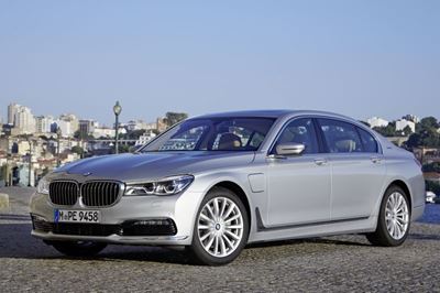 BMW 7-series gets the plug