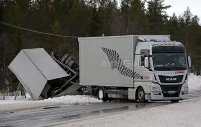 Porsche 911 test mule wrecked as wind topples transporter