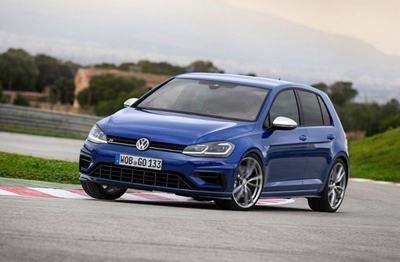Volkswagen Golf R loses weight and speed limiter in the UK