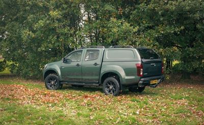 Isuzu D-Max (KB) becomes the hunter