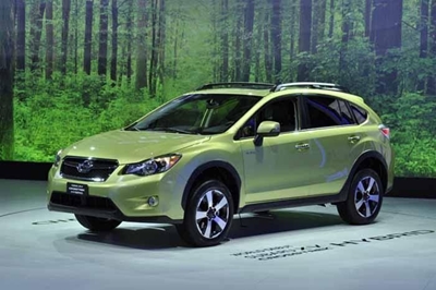  Subaru shows its first hybrid in NY