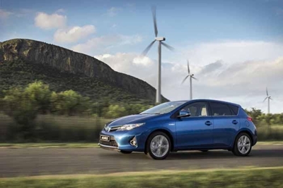 Toyota's new, greener Auris HSD