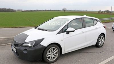 Facelifted Opel Astra spied with minimal disguise