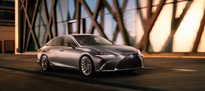 Sleekly styled Lexus ES shown before Beijing