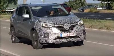 Refreshed Renault Kadjar spied slowly dropping disguise