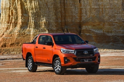 Toyota Hilux takes the road to Dakar