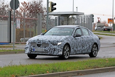 Next generation Mercedes-Benz C-class makes spy shot debut