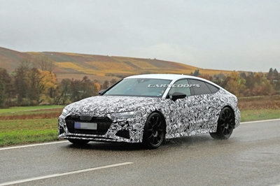 Production spec Audi RS7 spied in the wet